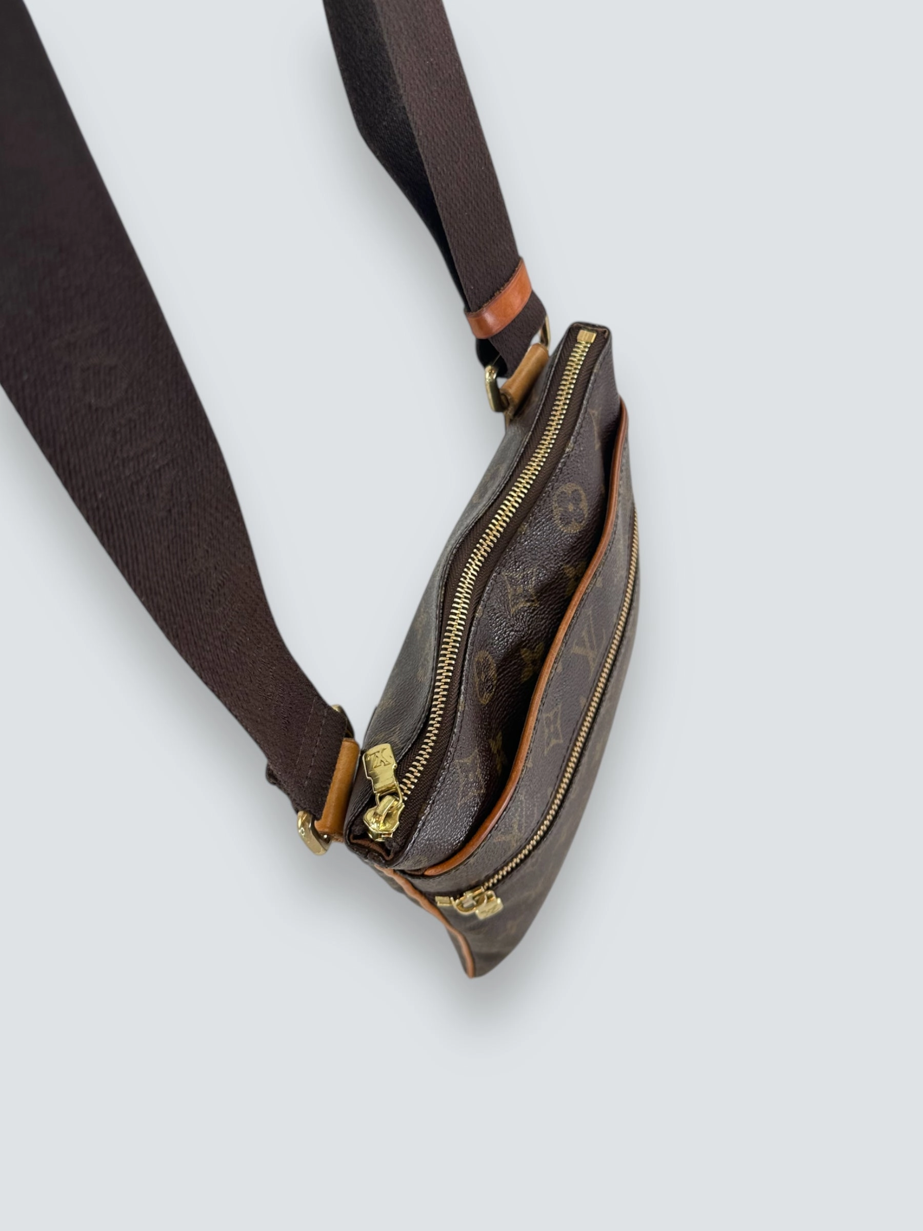 Louis Vuitton Monogram Canvas Pochette Valmy Crossbody