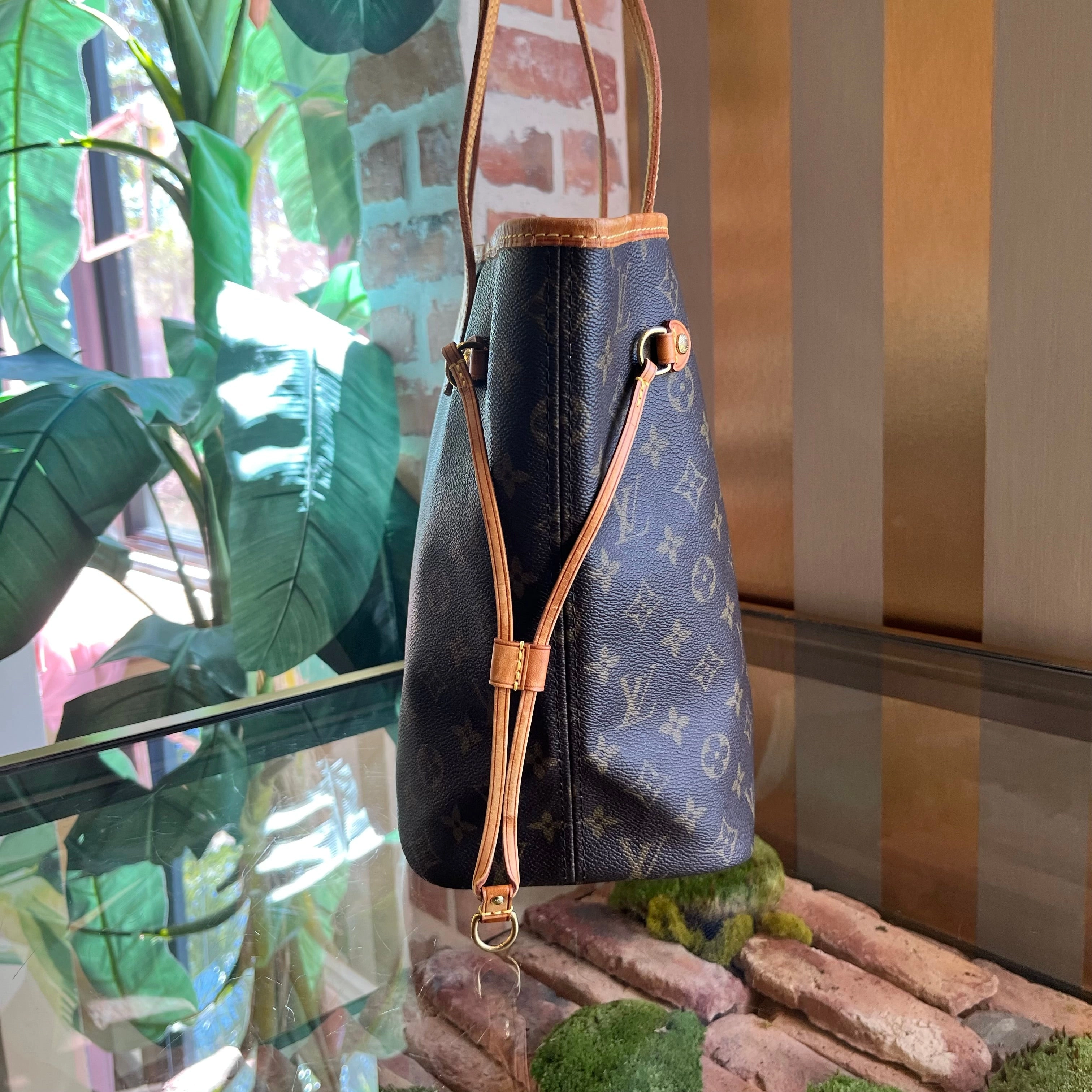 LOUIS VUITTON Neverfull MM Brown Monogram Canvas Tote Bag